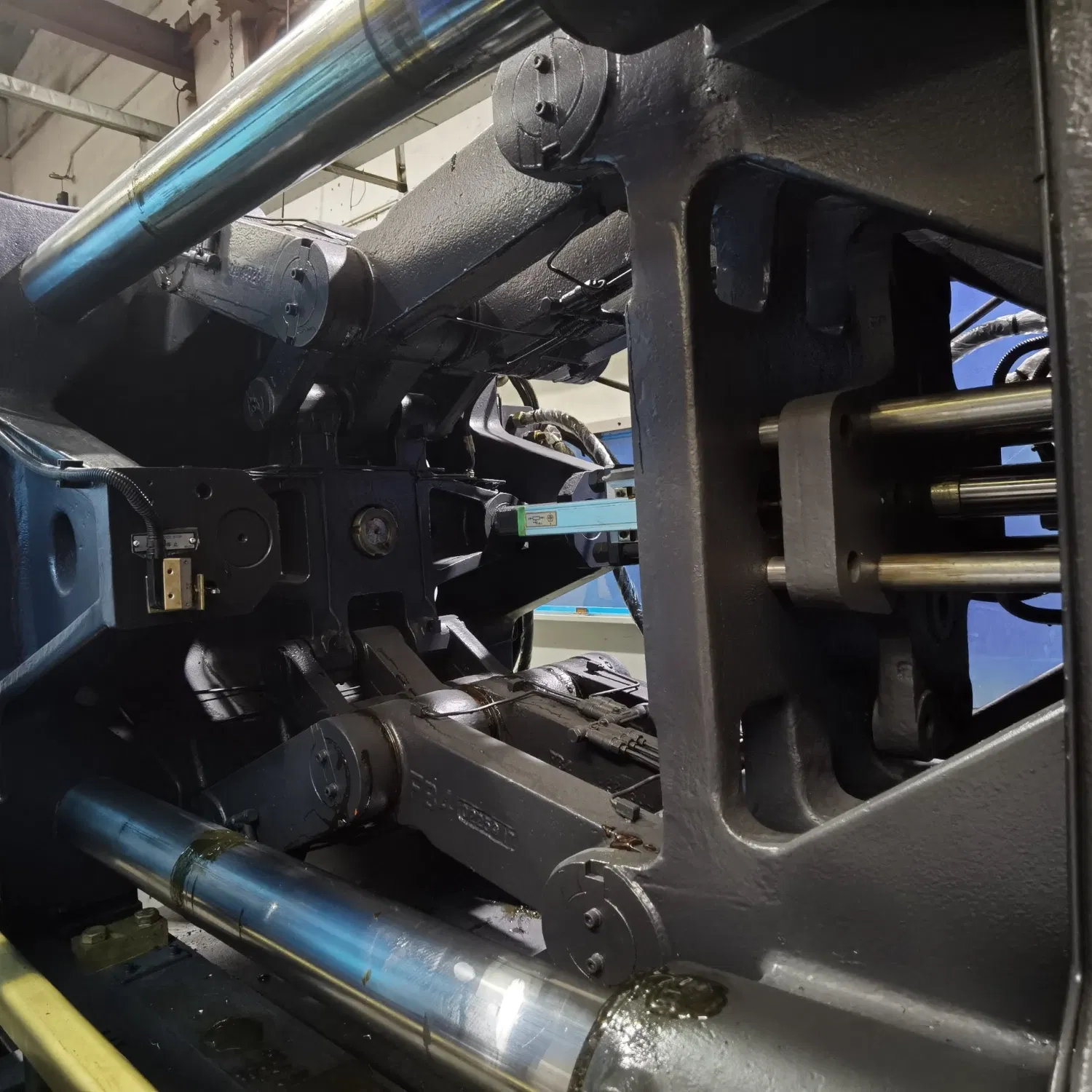 Haitian-320ton-Injection-Molding-Machine (4)