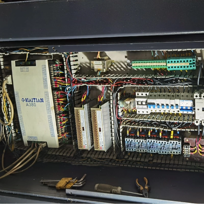 Plastic-Injection-Molding-160-Tons-Haitian-Energy-Saving-Ma1600-Servo-Horizontal-Injection-Molding-Machine (2)